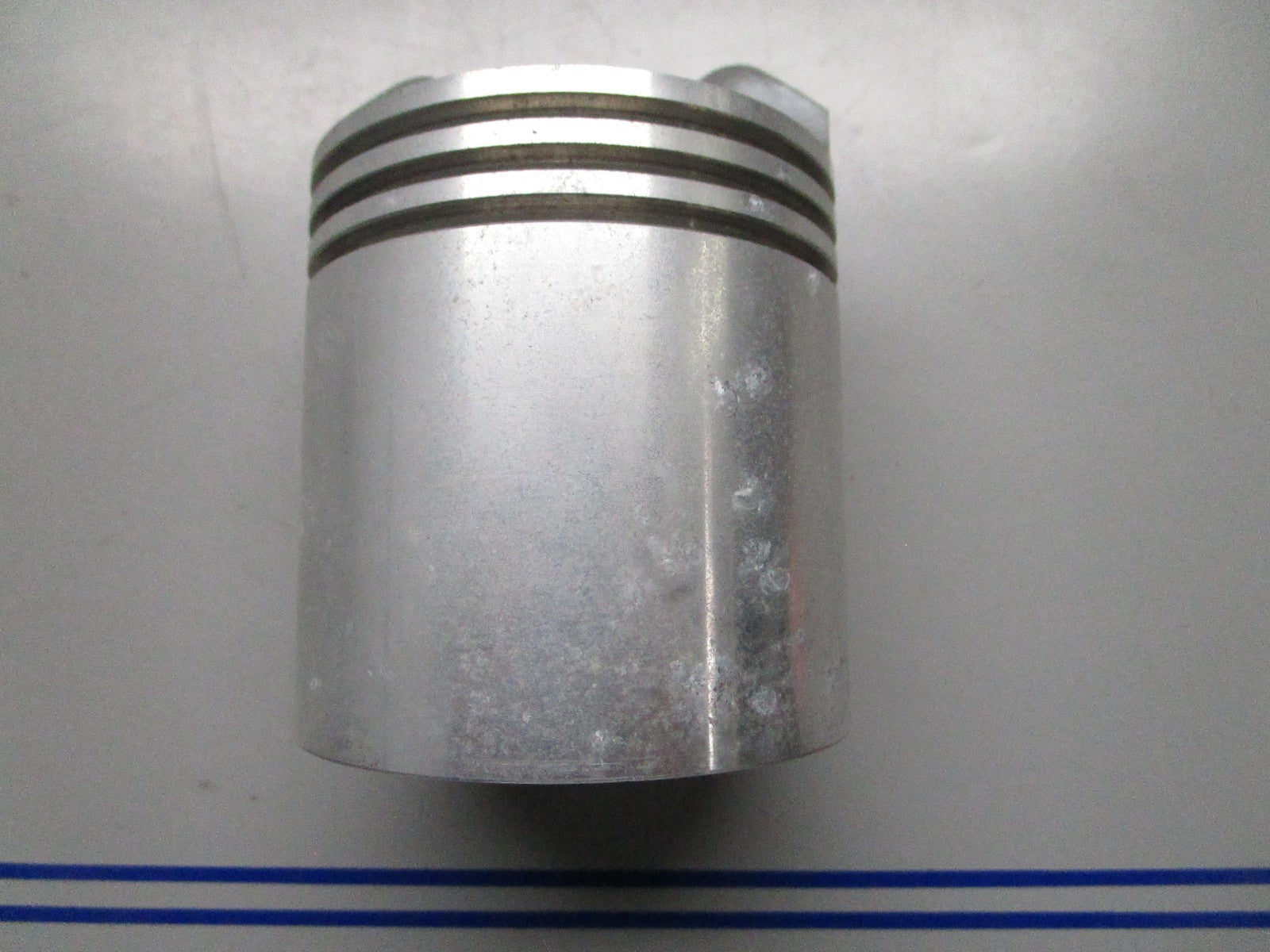 *NEW OEM* 0820 OMC Johnson Evinrude Piston 376829 0376829 304320