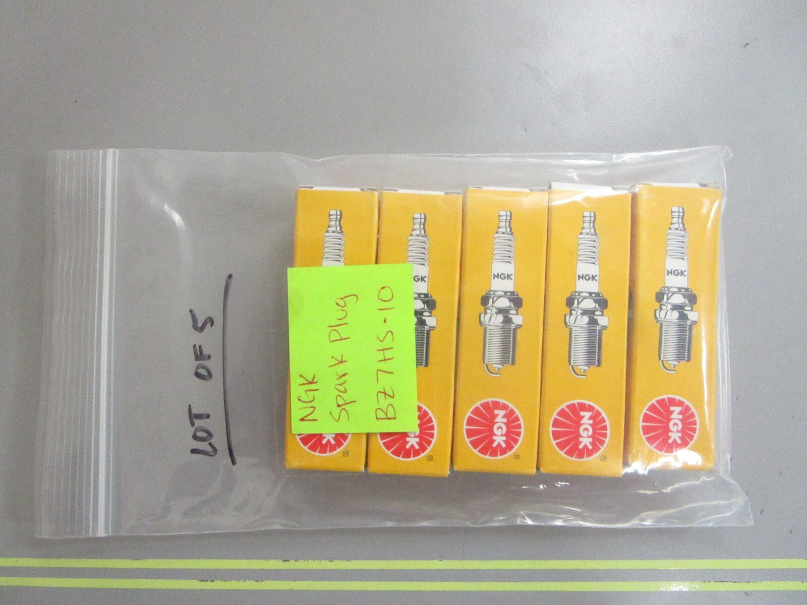 *NEW* (LOT OF 5) 0810 NGK Spark Plug BZ7HS-10