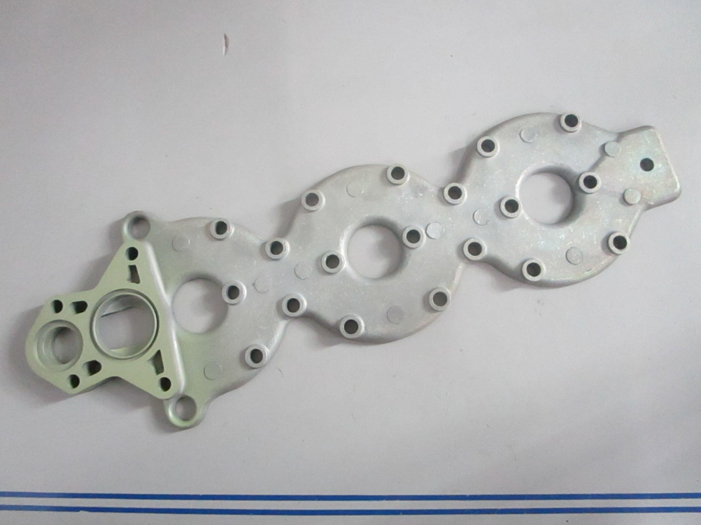 NEW OEM 320840 0320840 OMC Johnson Evinrude Cylinder Head Cover 0820