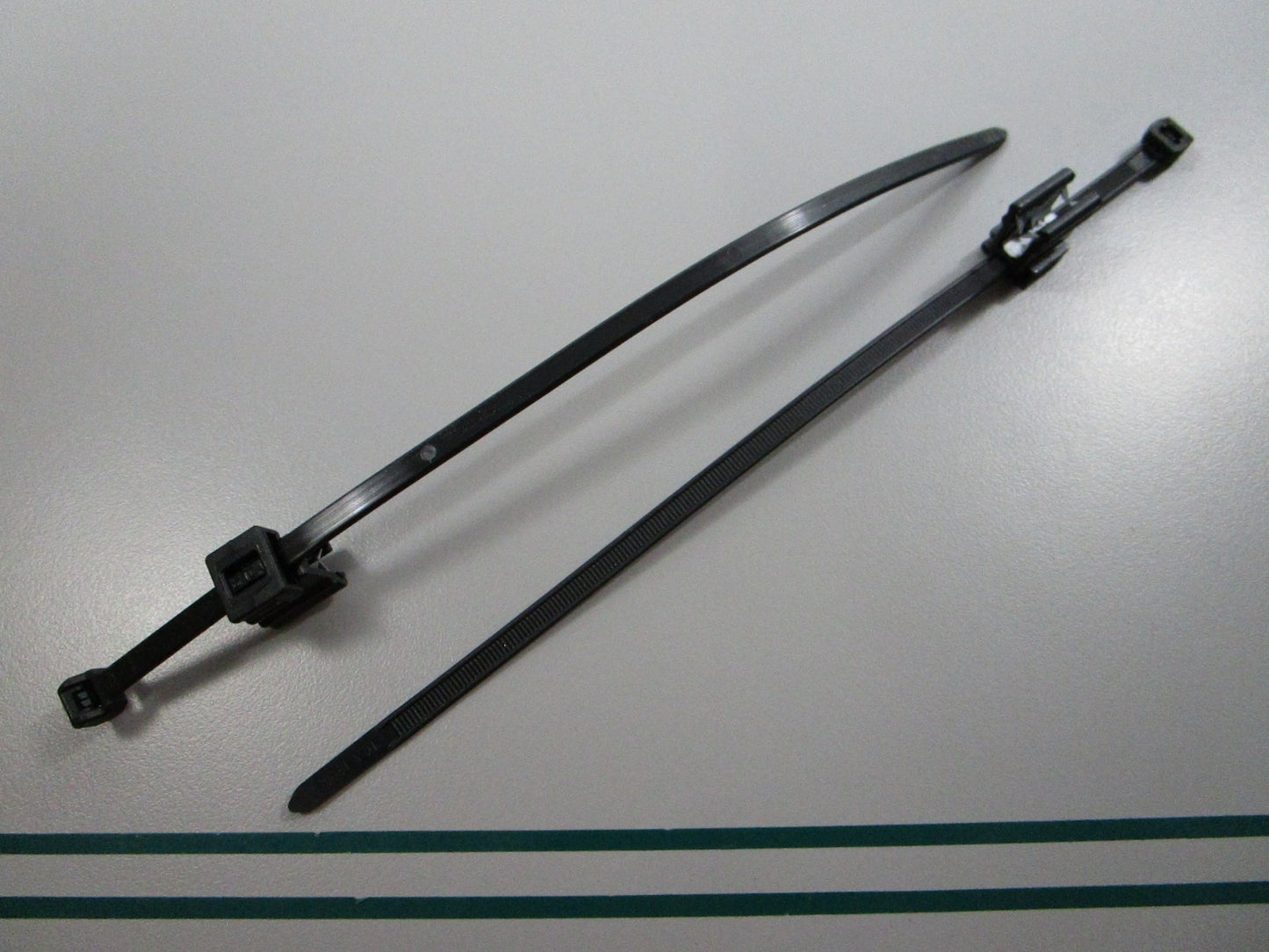 NEW OEM (LOT OF 2) 7082428 Polaris Edge Clip 0810