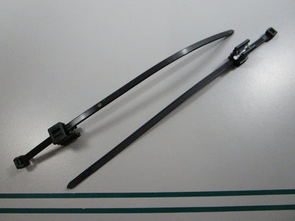 NEW OEM (LOT OF 2) 7082428 Polaris Edge Clip 0810