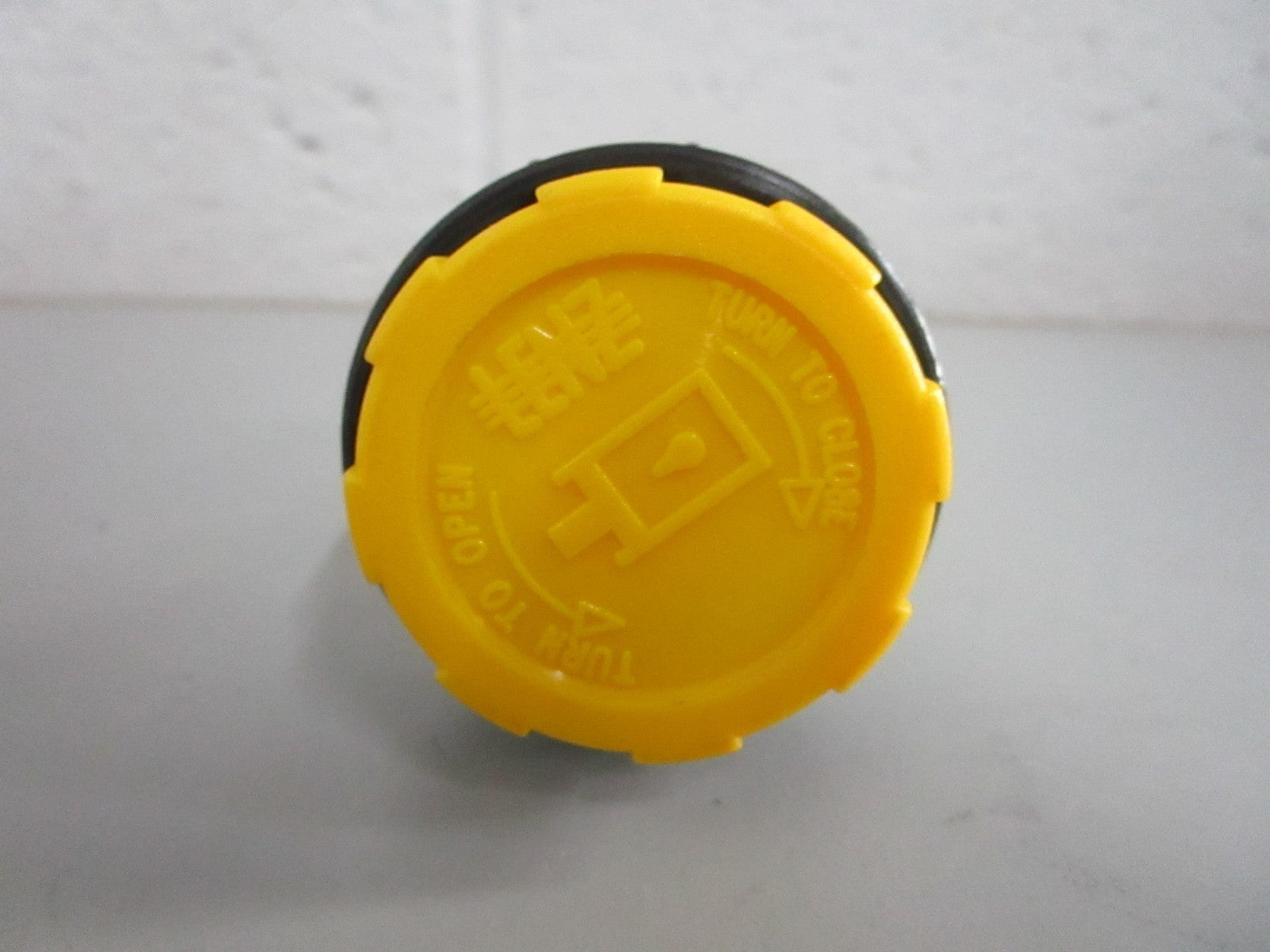 NEW OEM 36-8M0046175 Mercury Quicksilver Cap Assy 0820