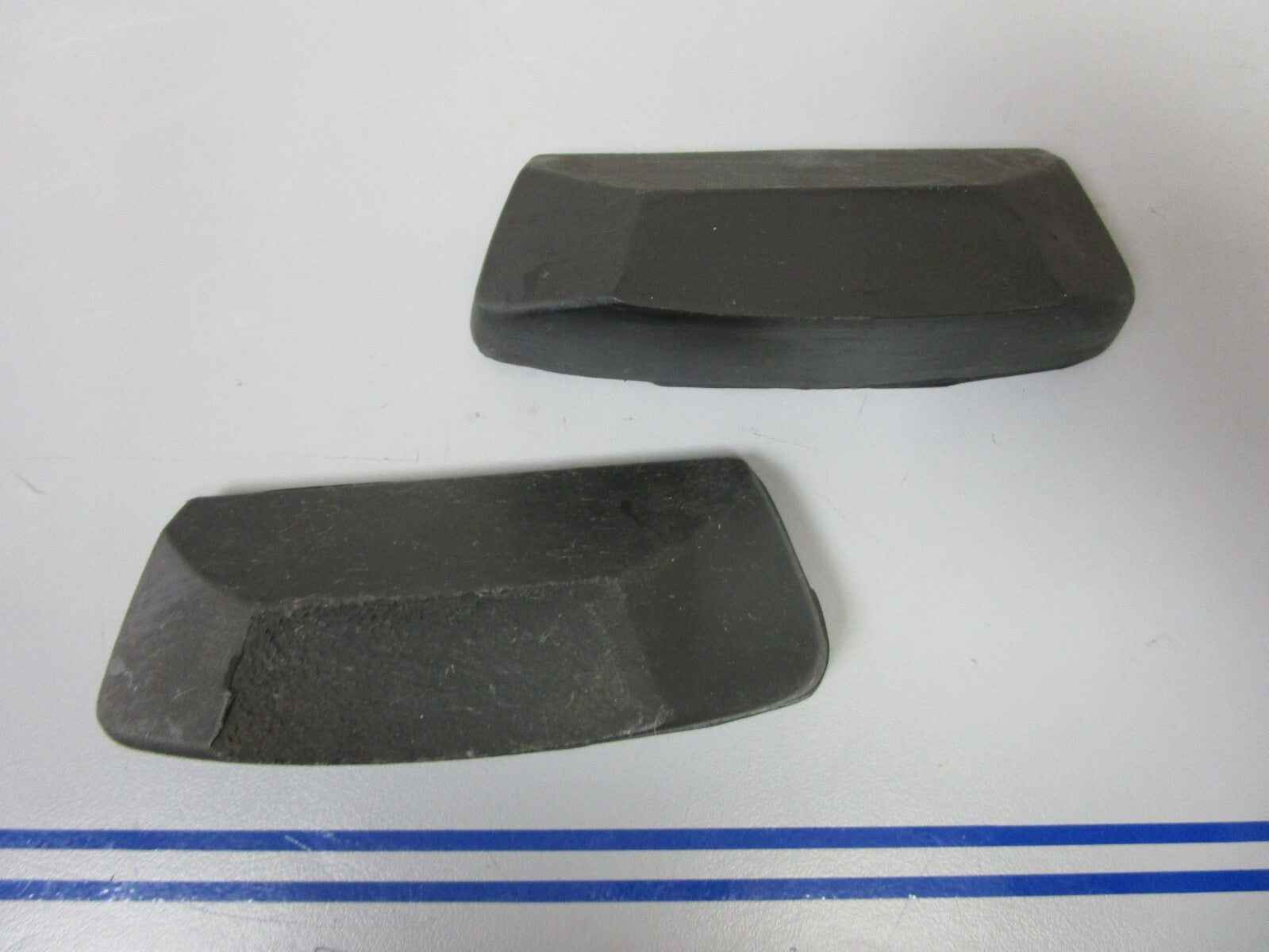 *NEW OEM* (LOT OF 2) 0810 OMC Johnson Evinrude Bumper 908513 0908513