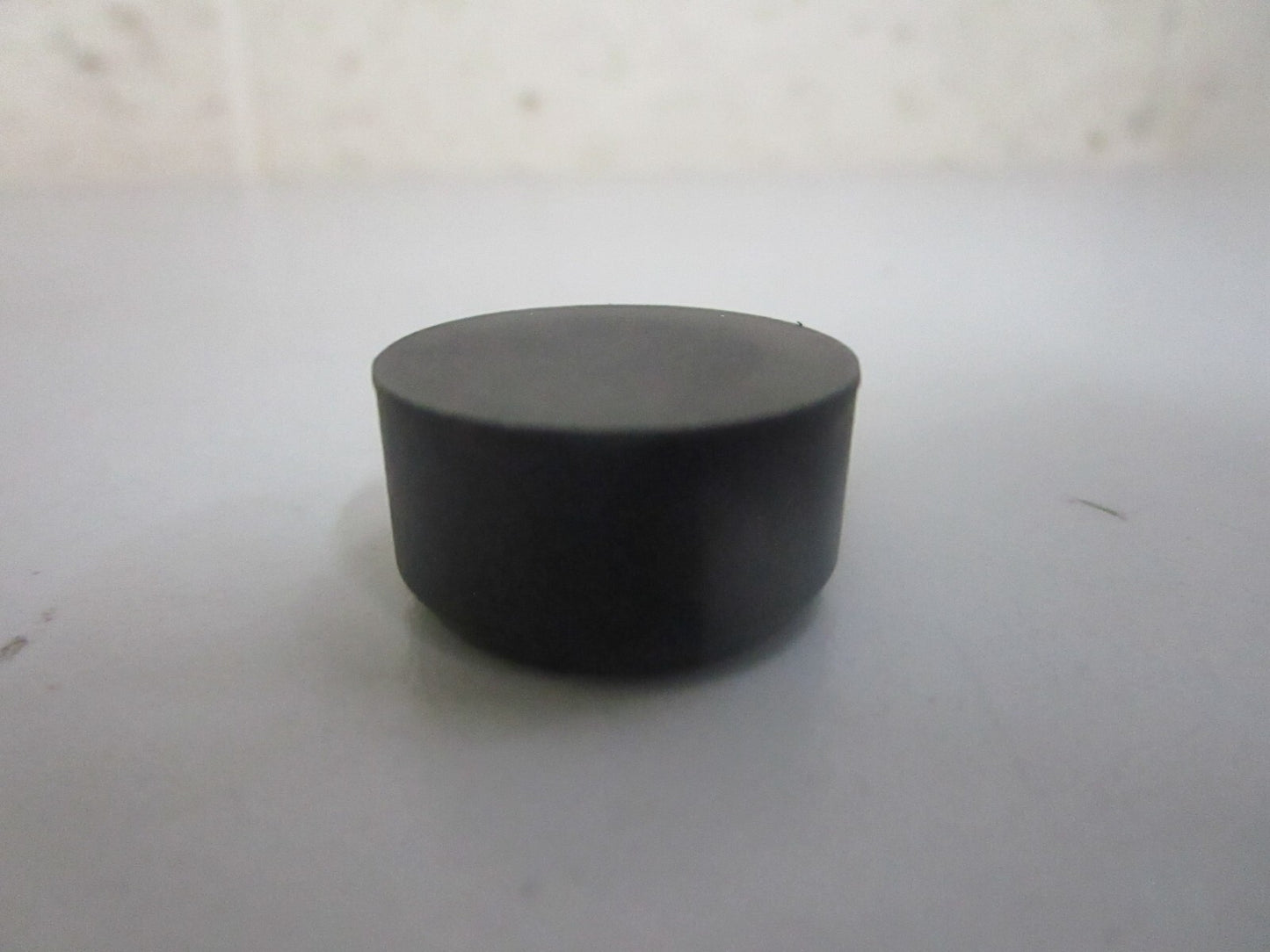 *NEW OEM* 0820 Volvo Penta Plug 418571