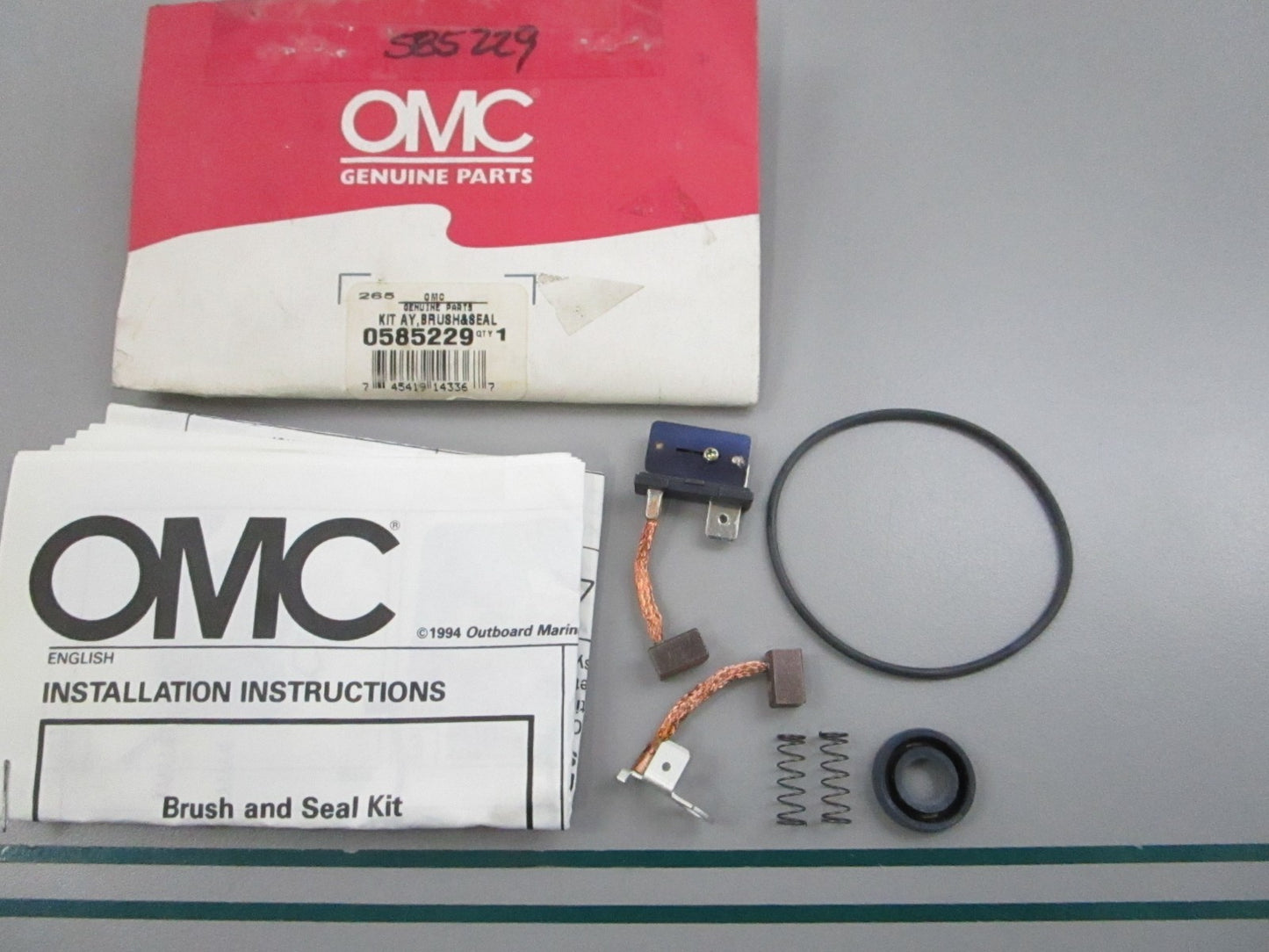 NEW OEM 585229 0585229 OMC Johnson Evinrude Brush & Seal Kit Assembly 0810