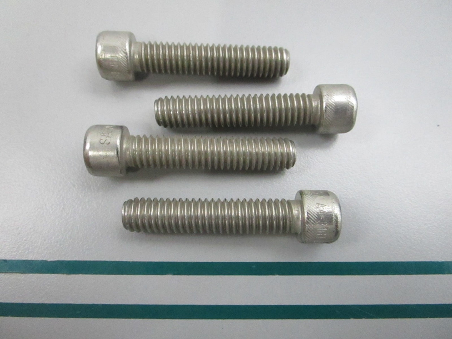 NEW OEM (LOT OF 4) 959440 Volvo Penta Screw 0810