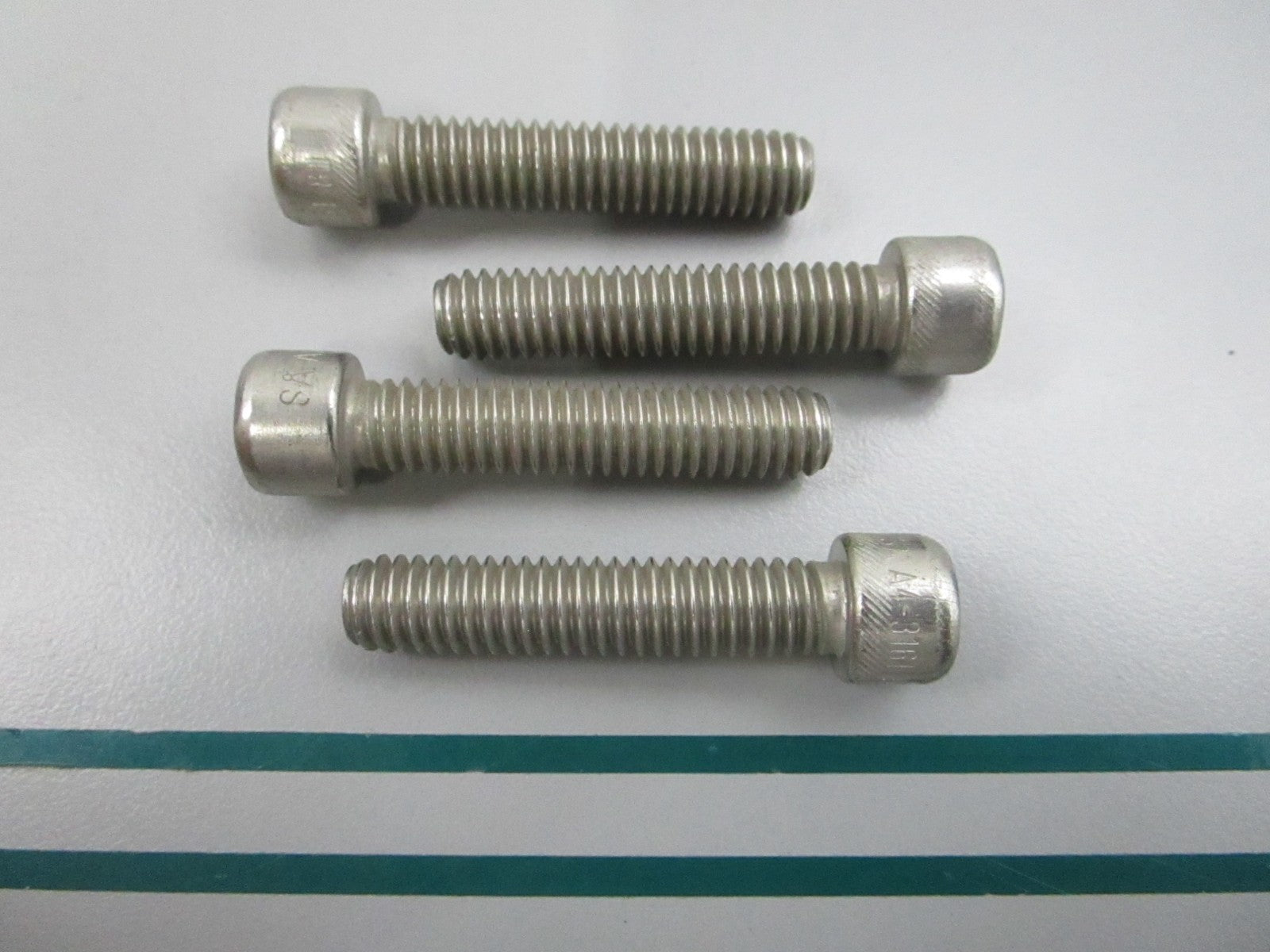 NEW OEM (LOT OF 4) 959440 Volvo Penta Screw 0810