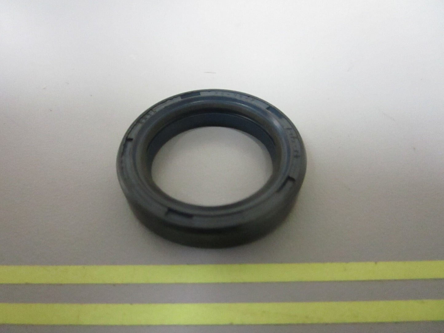 *NEW OEM* 0810 Volvo Penta Camshaft Seal 864299