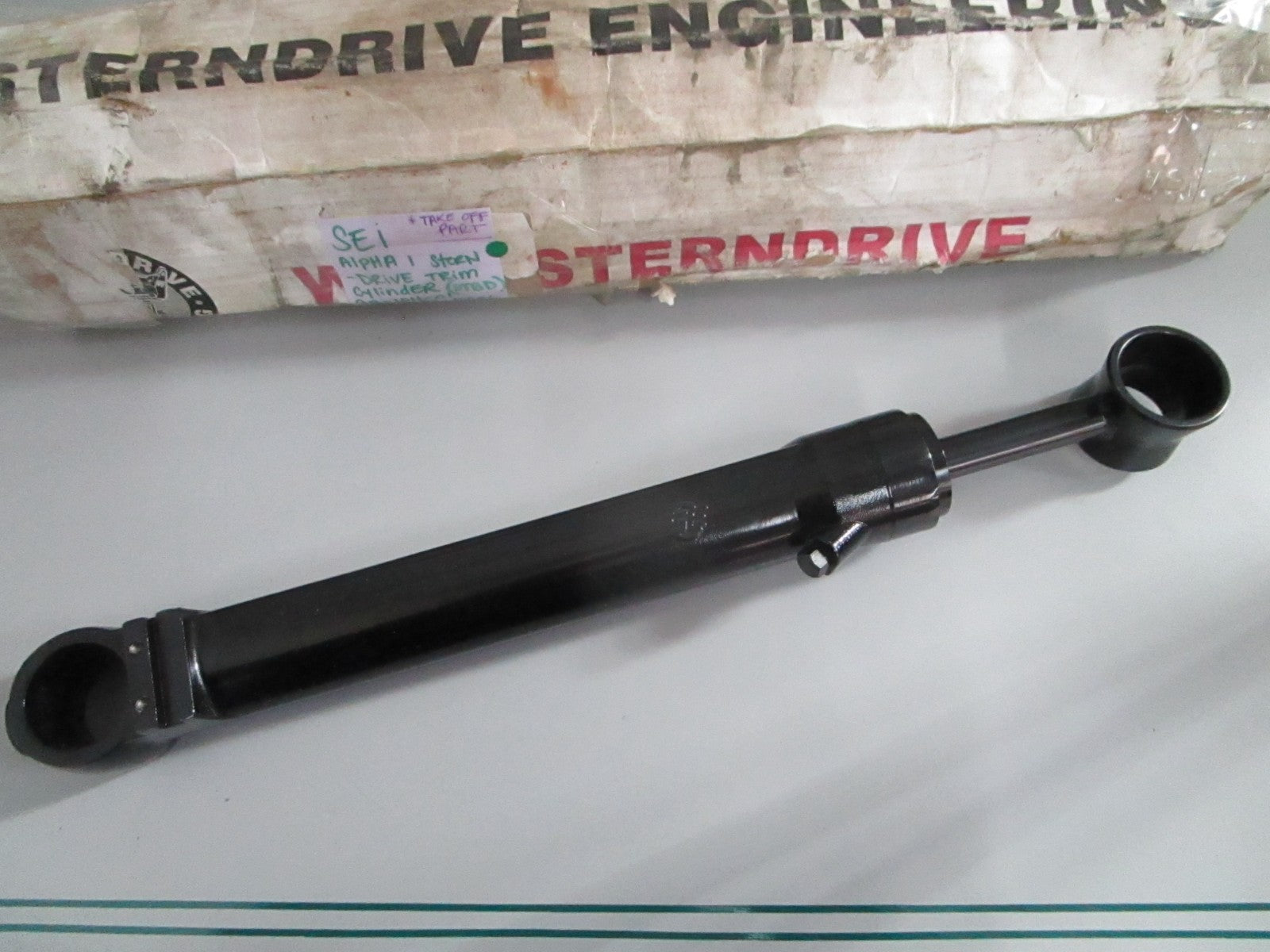 NEW 9B-104-01 SEI Alpha I Sterndrive STBD Trim Cylinder Rep: 98704A3 Merc 0820