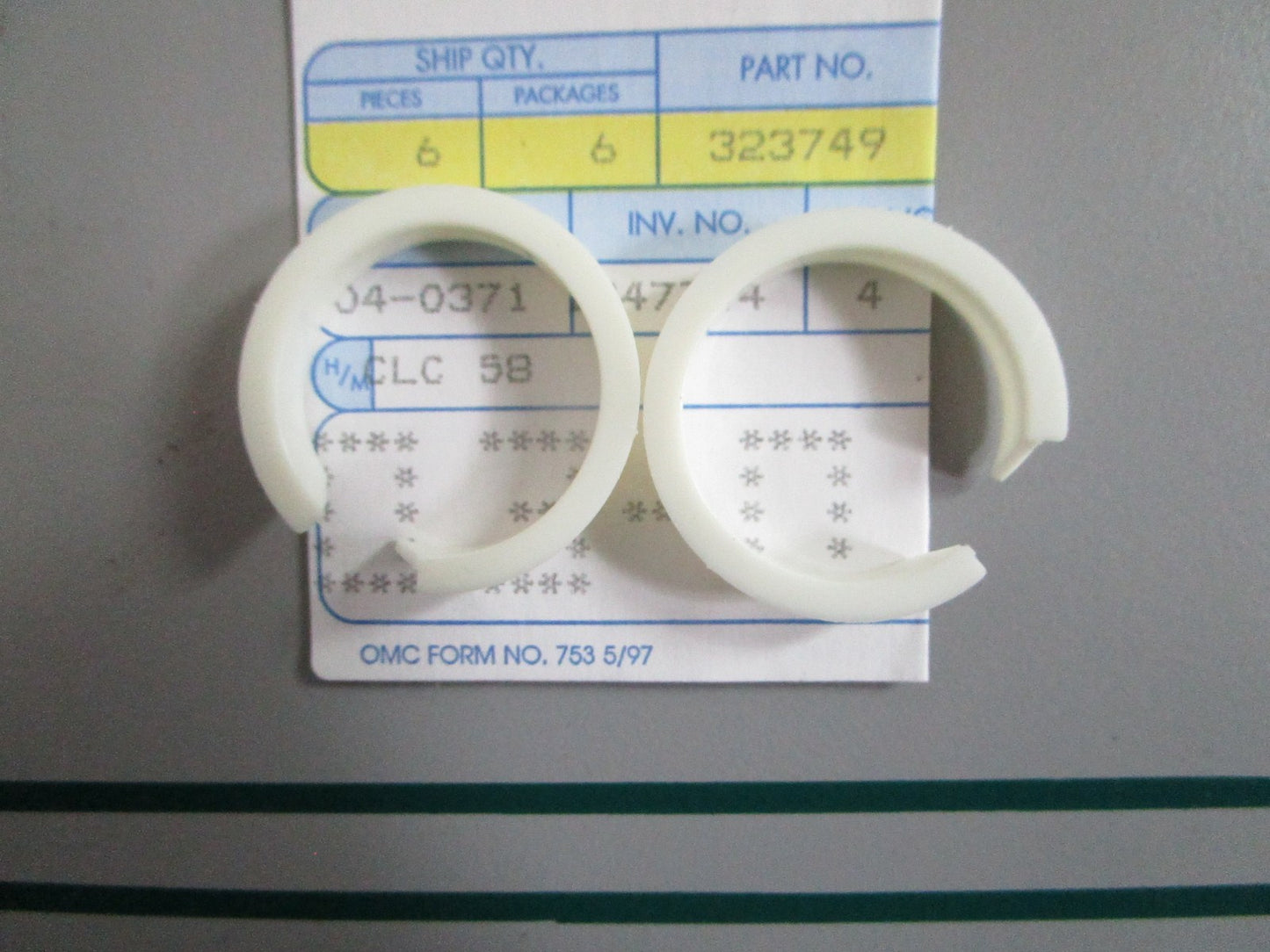 NEW OEM (LOT OF 2) 323749 0323749 OMC Johnson Evinrude Flanged Bushing 0820