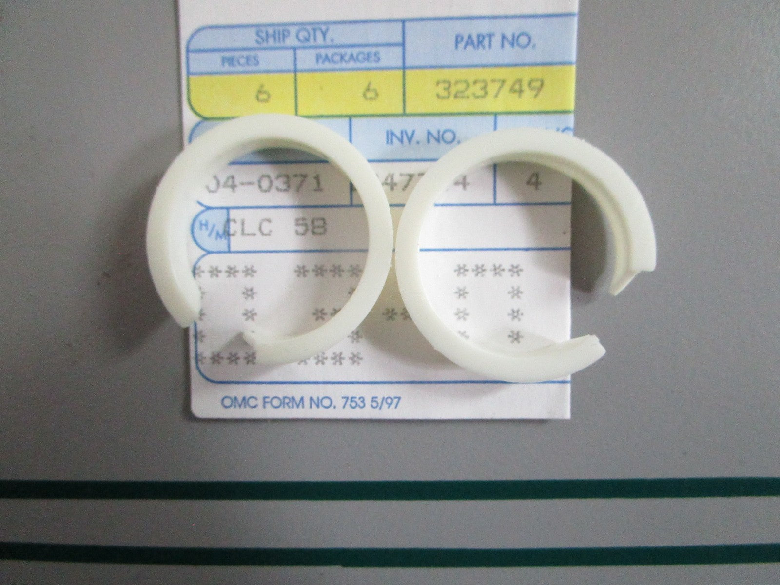 NEW OEM (LOT OF 2) 323749 0323749 OMC Johnson Evinrude Flanged Bushing 0820
