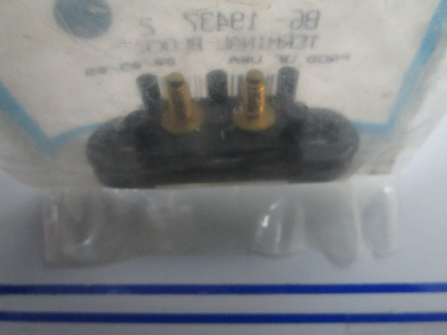 *NEW OEM* 0810 Mercury Quicksilver Terminal Block 86-19437 2