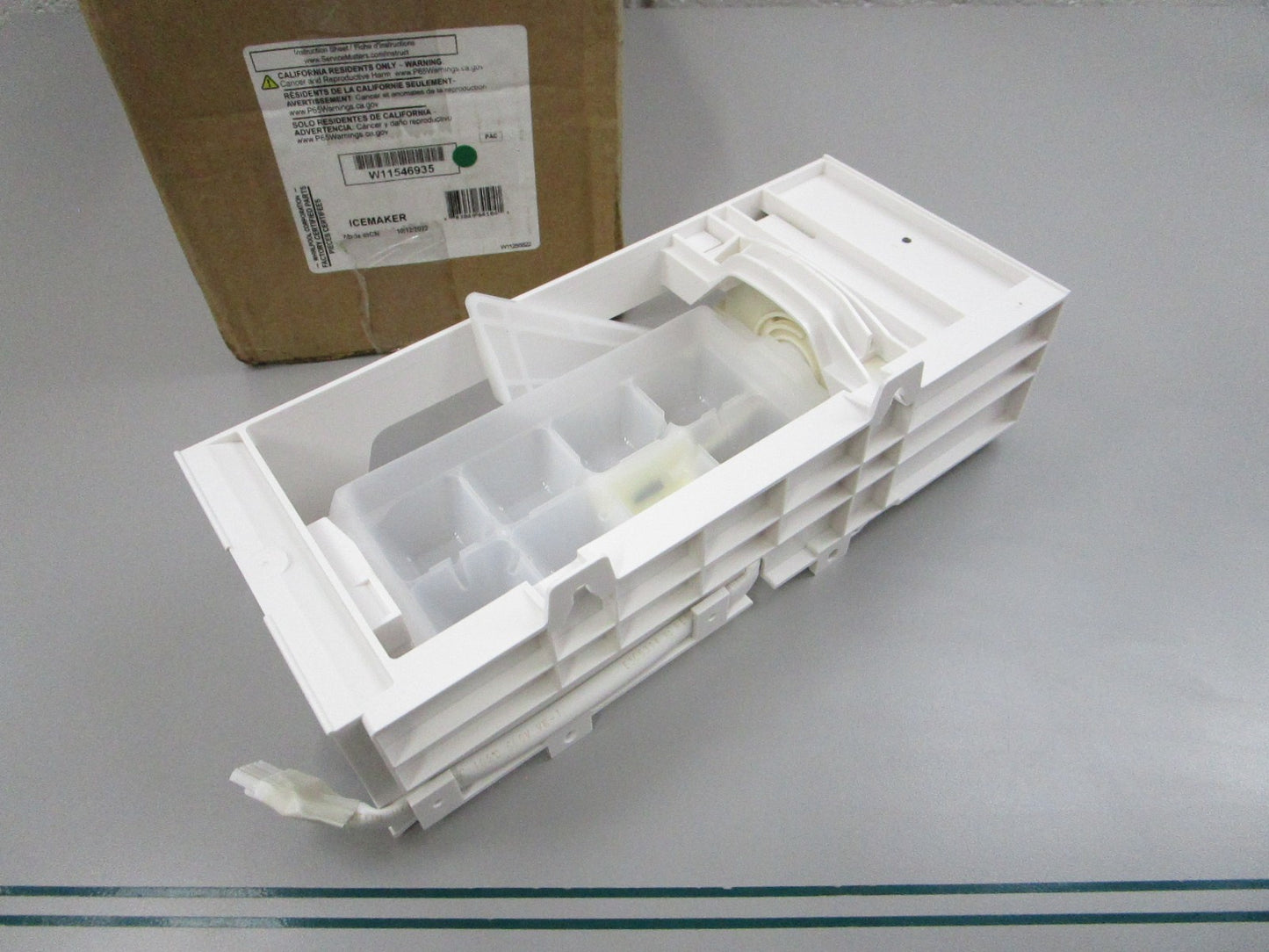 NEW OEM W11546935 Whirlpool Ice Maker 0810