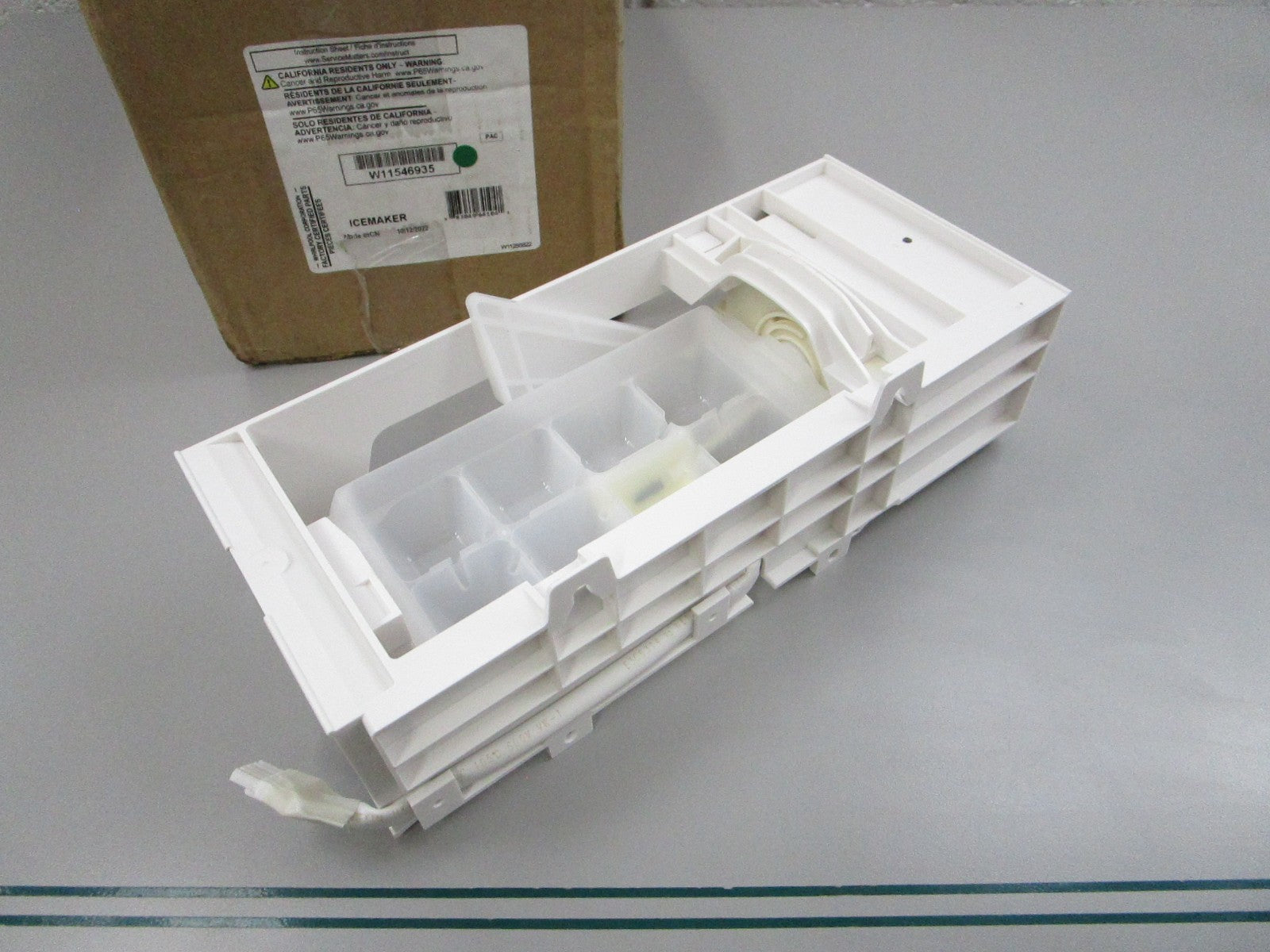 NEW OEM W11546935 Whirlpool Ice Maker 0810