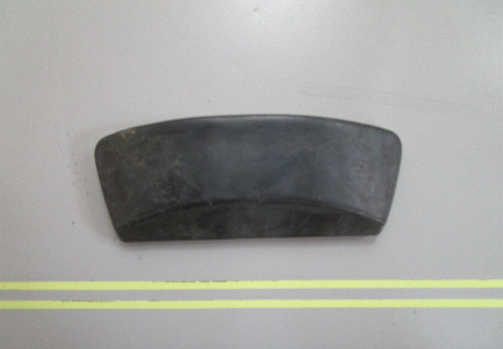 *NEW OEM* 0810 OMC Johnson Evinrude Bumper 909512 0909512