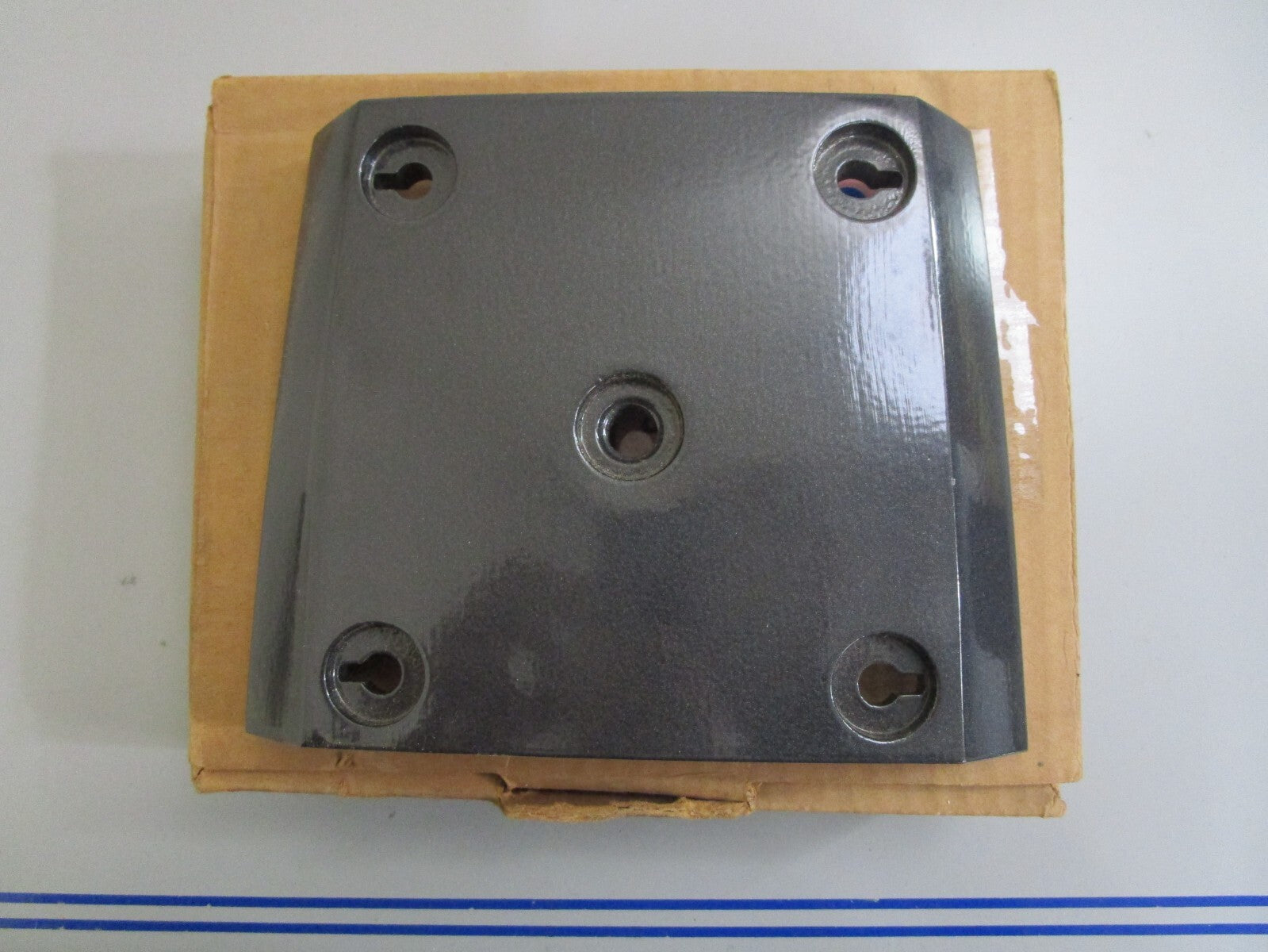 *NEW OEM* 0820 OMC Johnson Evinrude Gear Housing Cover 911845 0911845