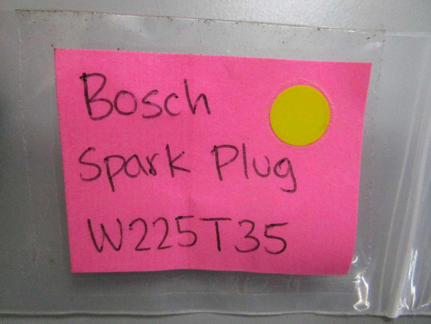 *NEW OEM* 0810 Bosch Spark Plug W225T35