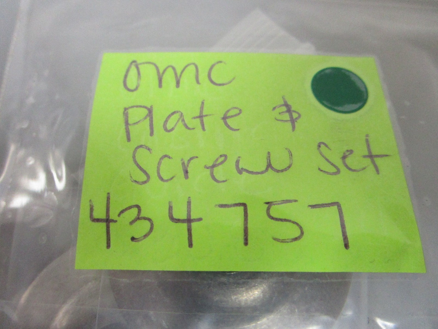 NEW OEM 434757 0434757 OMC Johnson Evinrude Plate & Screw Set 0810