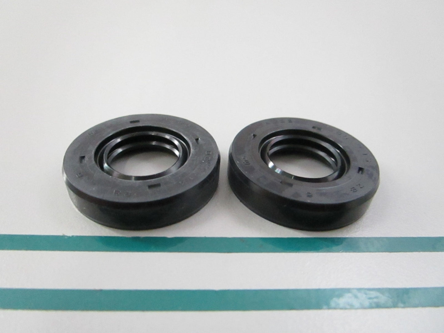 NEW OEM (LOT OF 2) 93106-14001-00 Yamaha Oil Seal 0810