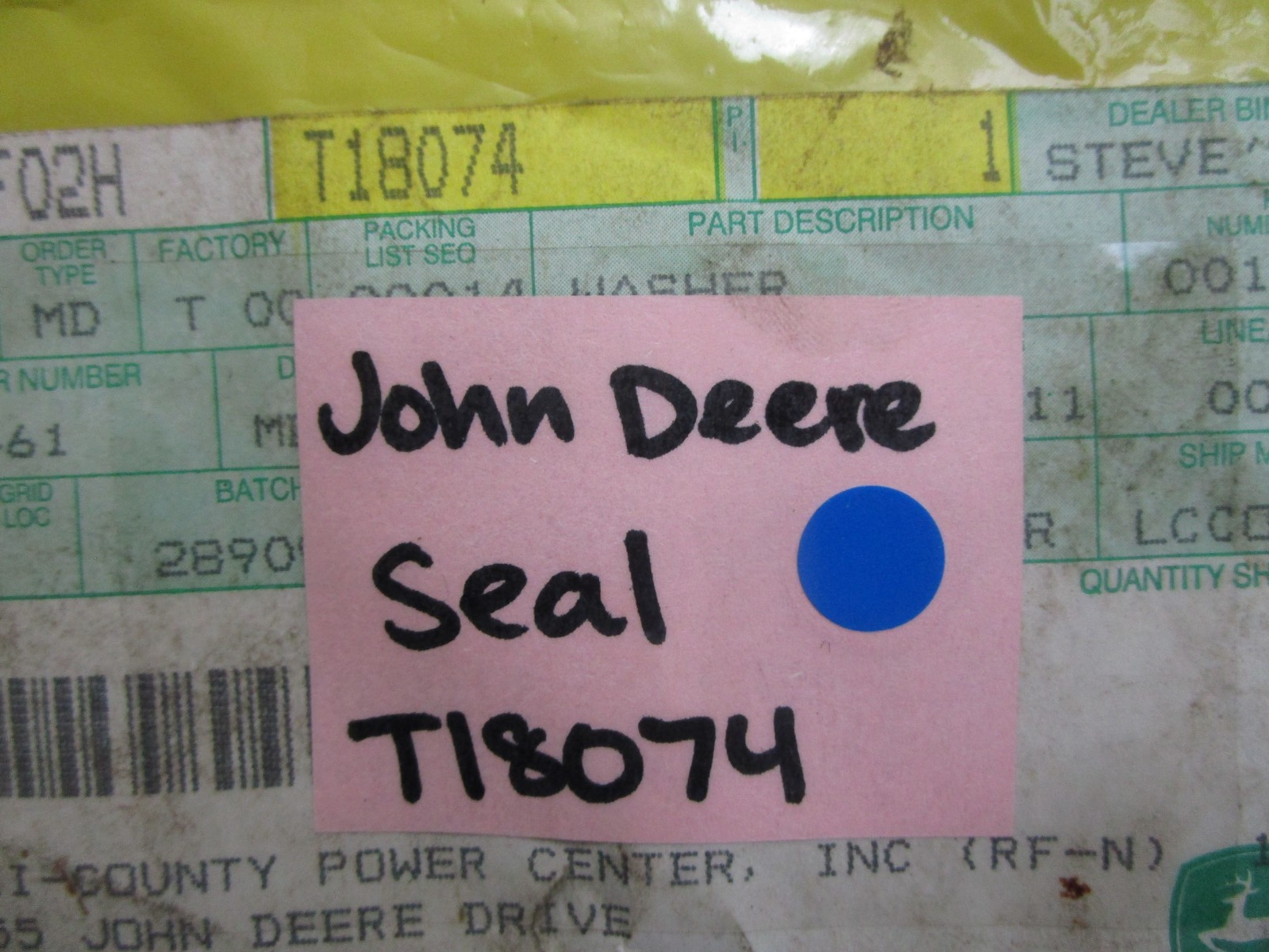 *NEW* 0770 John Deere Seal T18074