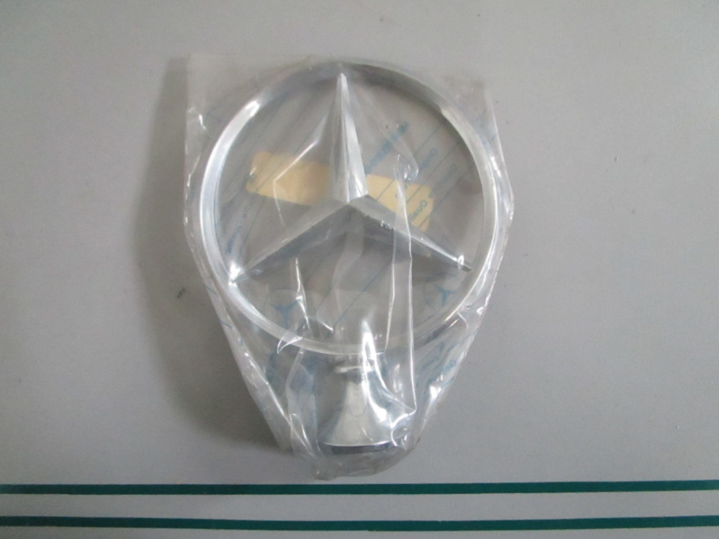 NEW OEM A1808880109 Mercedes-Benz Hood Ornament 0820