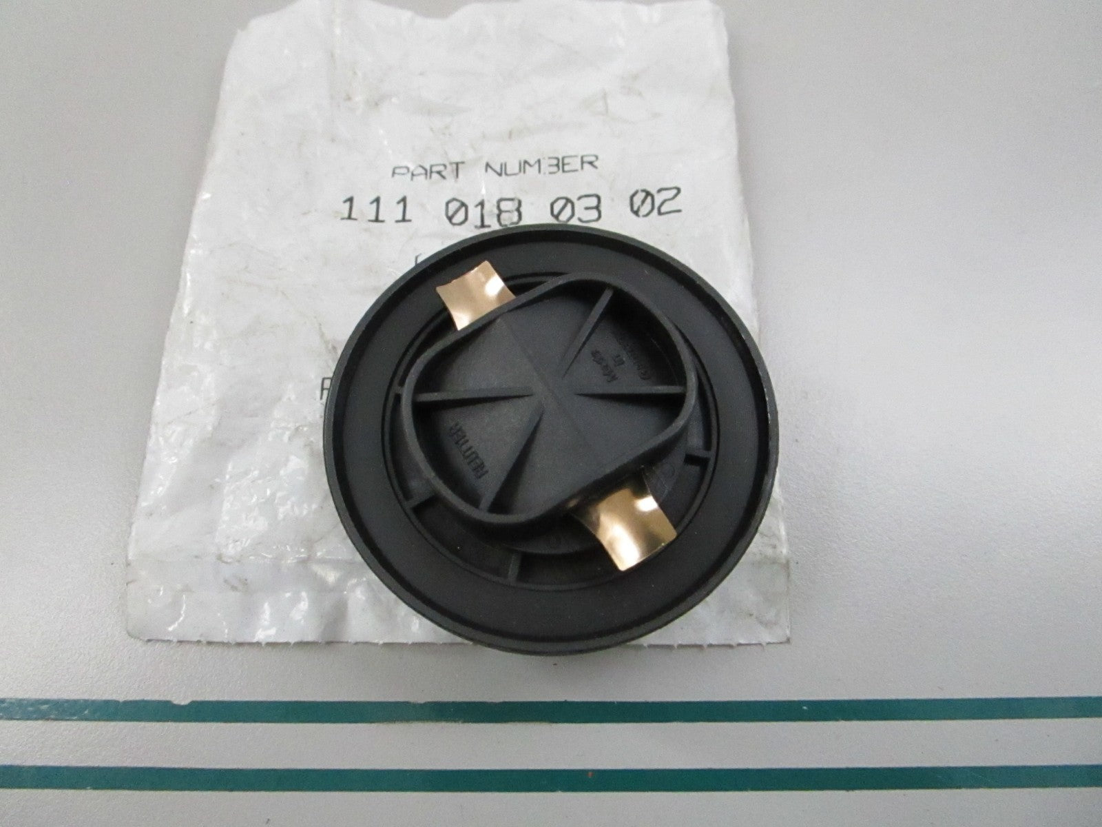 NEW OEM 1110180302 Mercedes-Benz Oil Filler Cap 0810