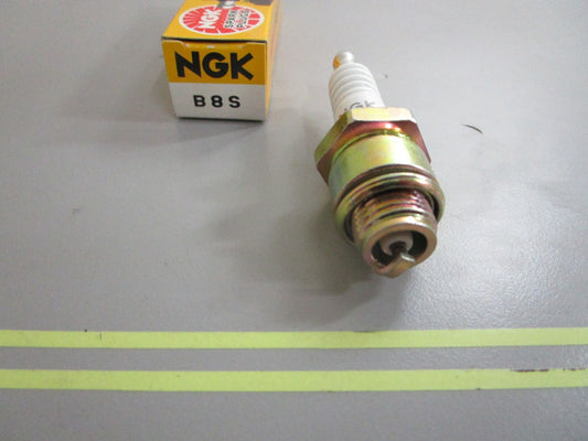 *NEW* 0810 NGK Spark Plug B8S