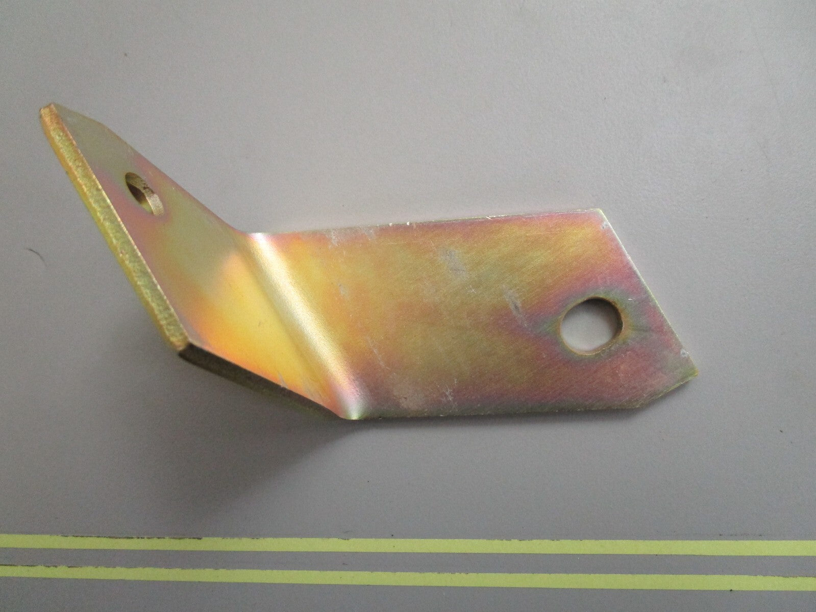 *NEW OEM* 0820 OMC Johnson Evinrude Bracket 3852482 910000