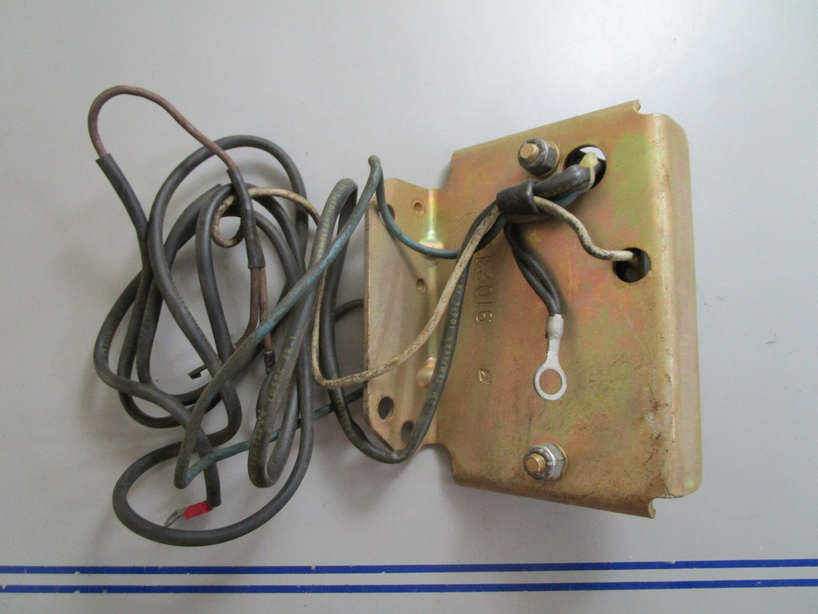 *NEW OEM* 0810 OMC Johnson Evinrude Powerpack CDI & Bracket 982494 910246