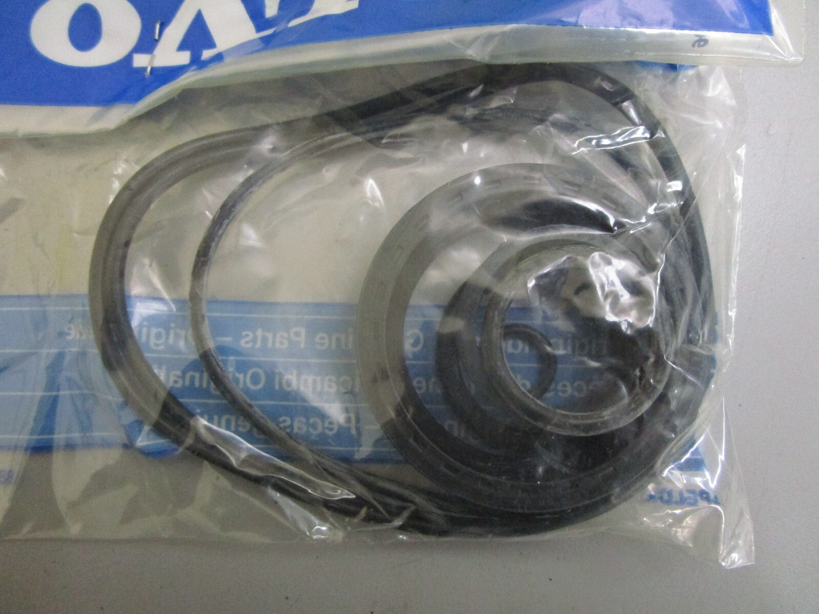 *NEW OEM* 0820 Volvo Penta Gasket Kit 876267
