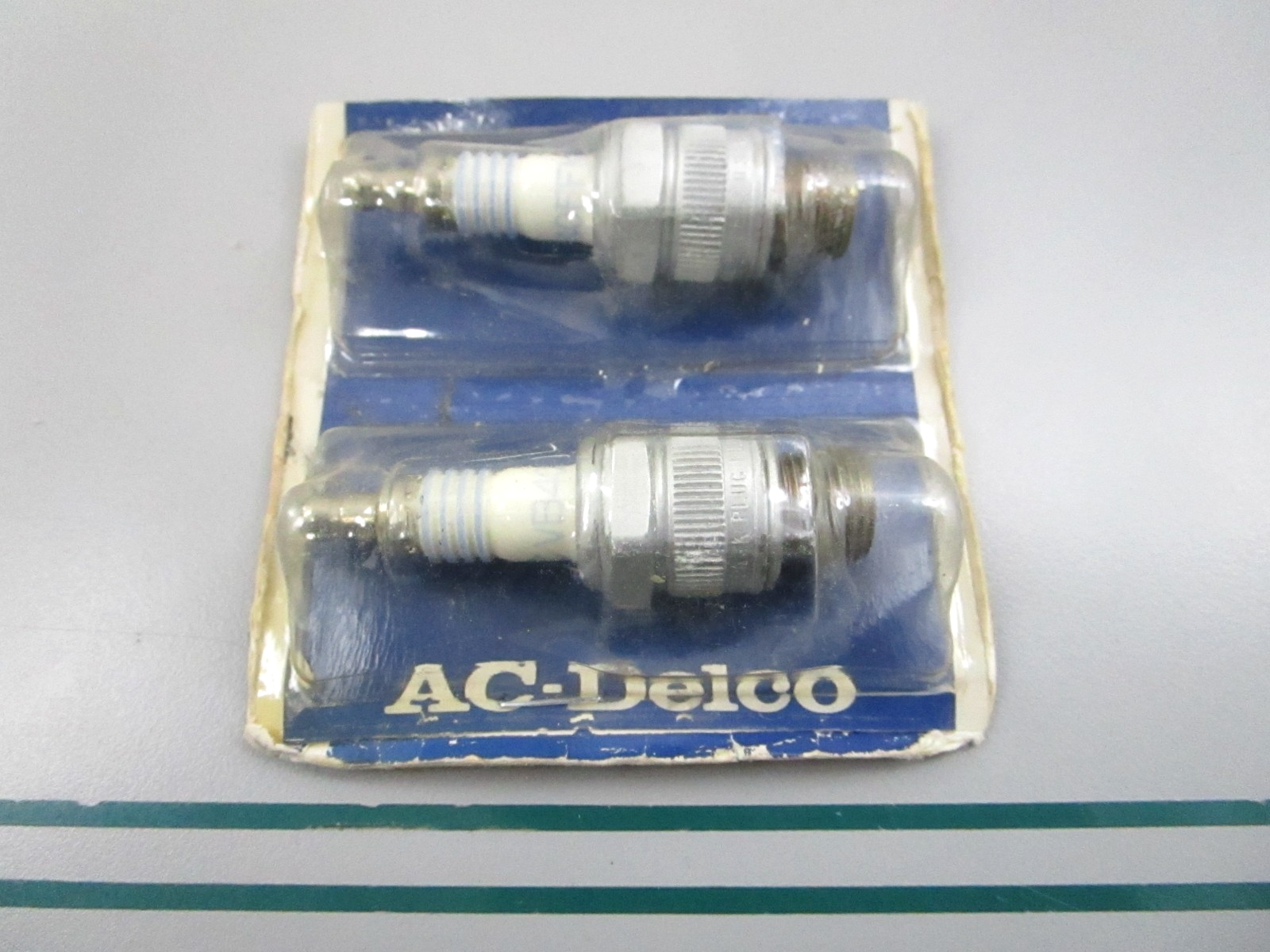 NEW OEM (LOT OF 2) VB40FEM AC Delco Spark Plug 0810