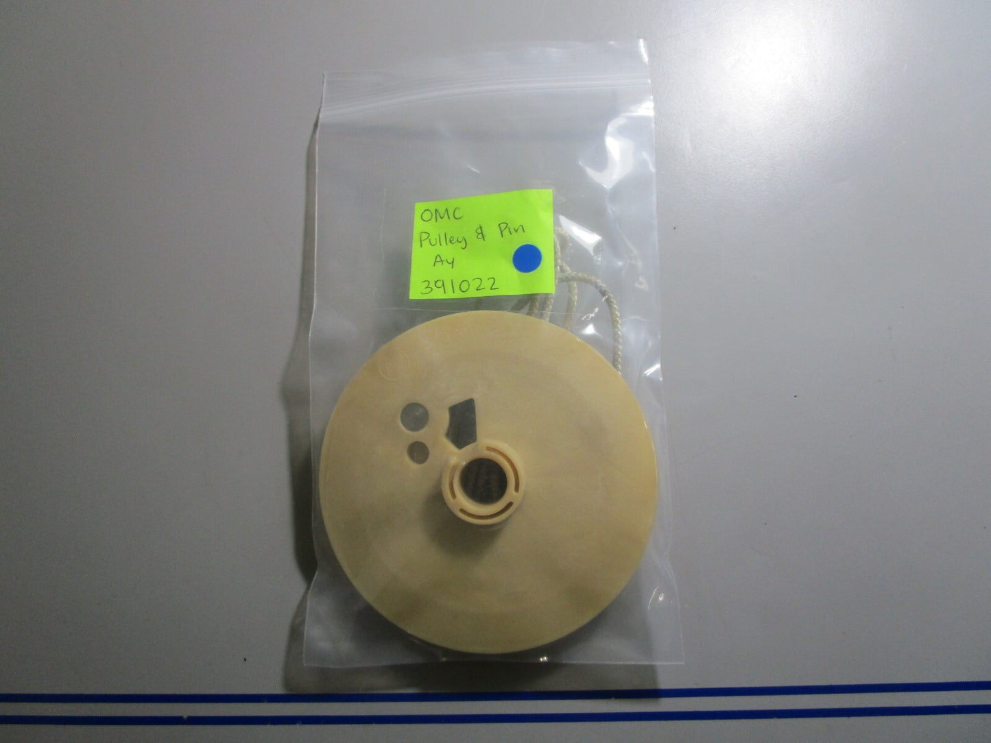 *NEW OEM* 0810 OMC Johnson Evinrude Pulley & Pin Assembly 391022 0391022