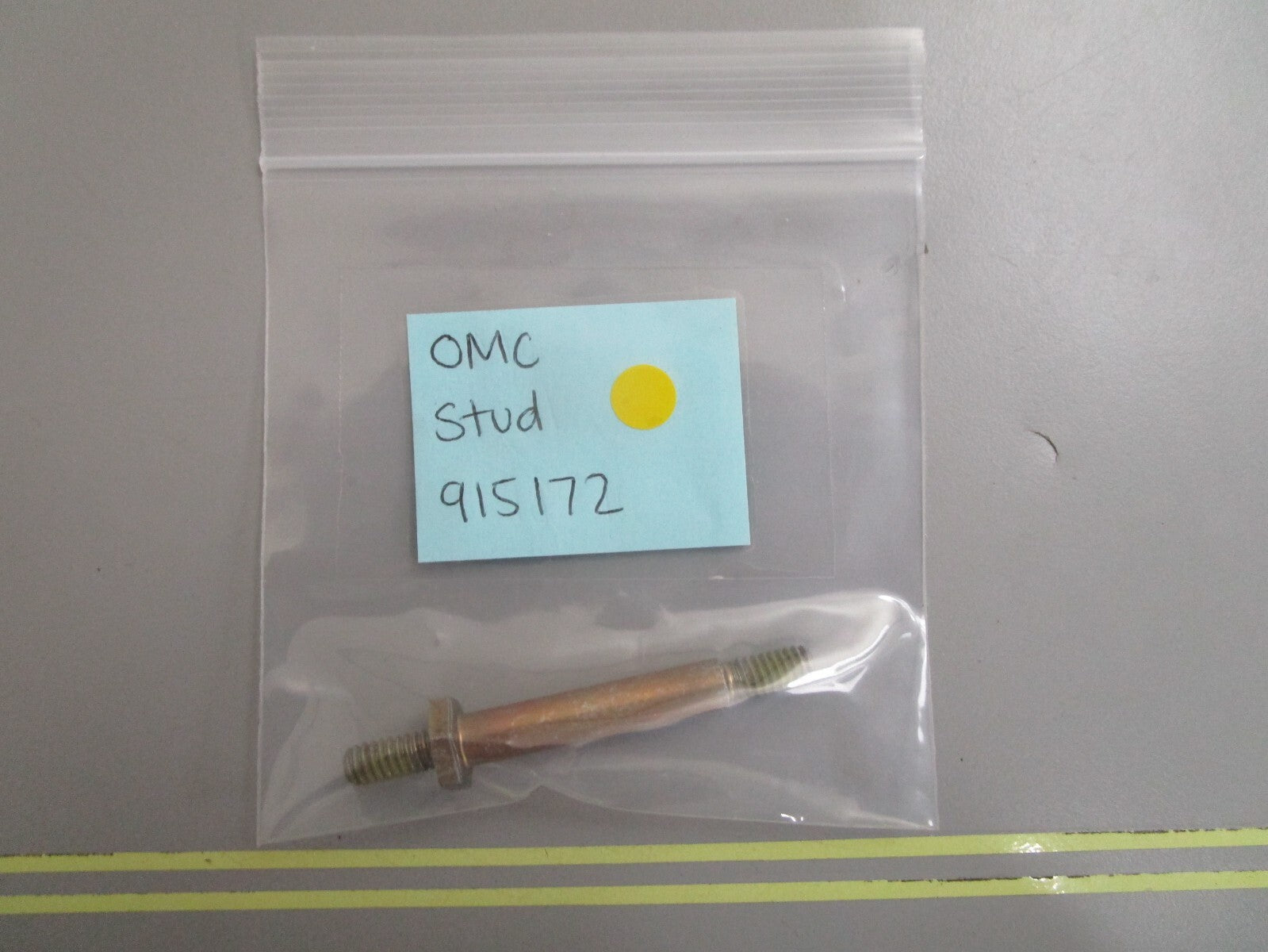 *NEW OEM* 0810 OMC Johnson Evinrude Stud 915172 0915172