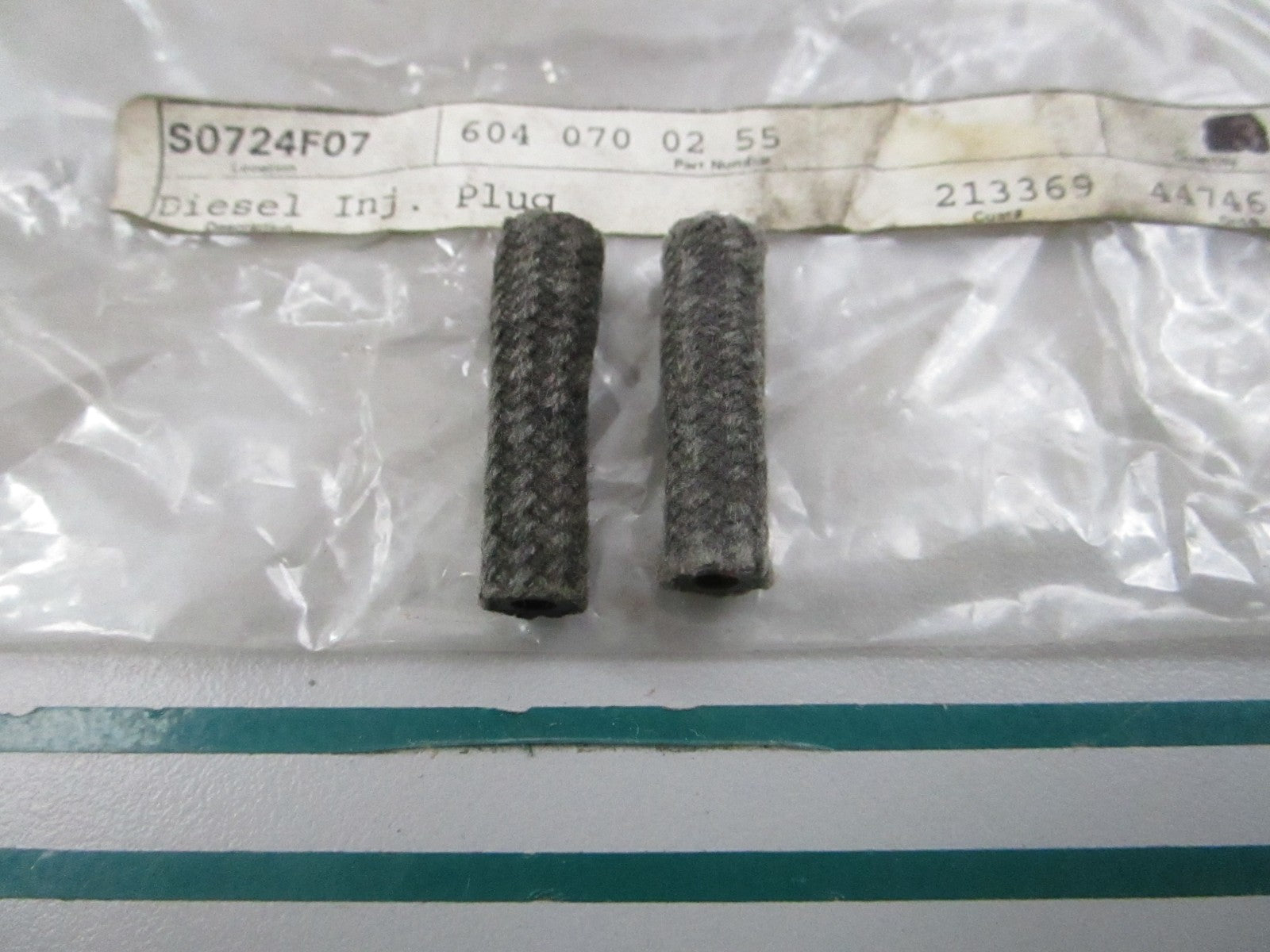NEW OEM (LOT OF 2) 6040700255 Mercedes-Benz Terminal Stud 0810