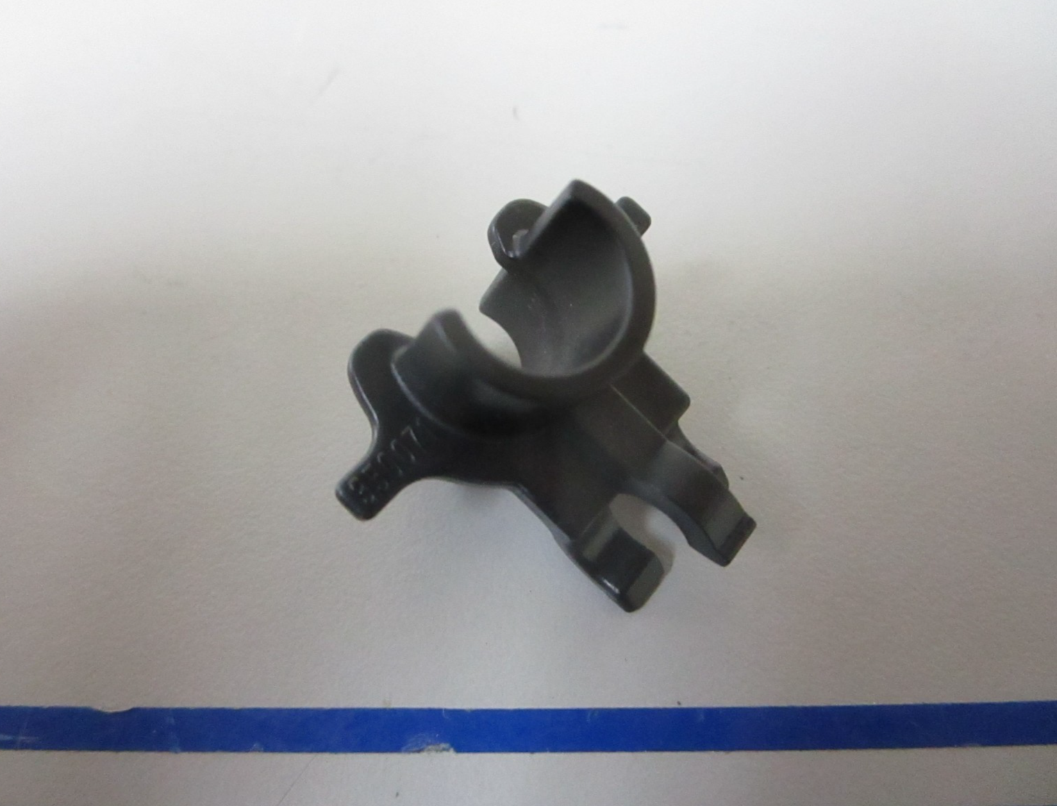 *NEW OEM* 0810 OMC Johnson Evinrude High Tension Lead Retainer 350071 0350071