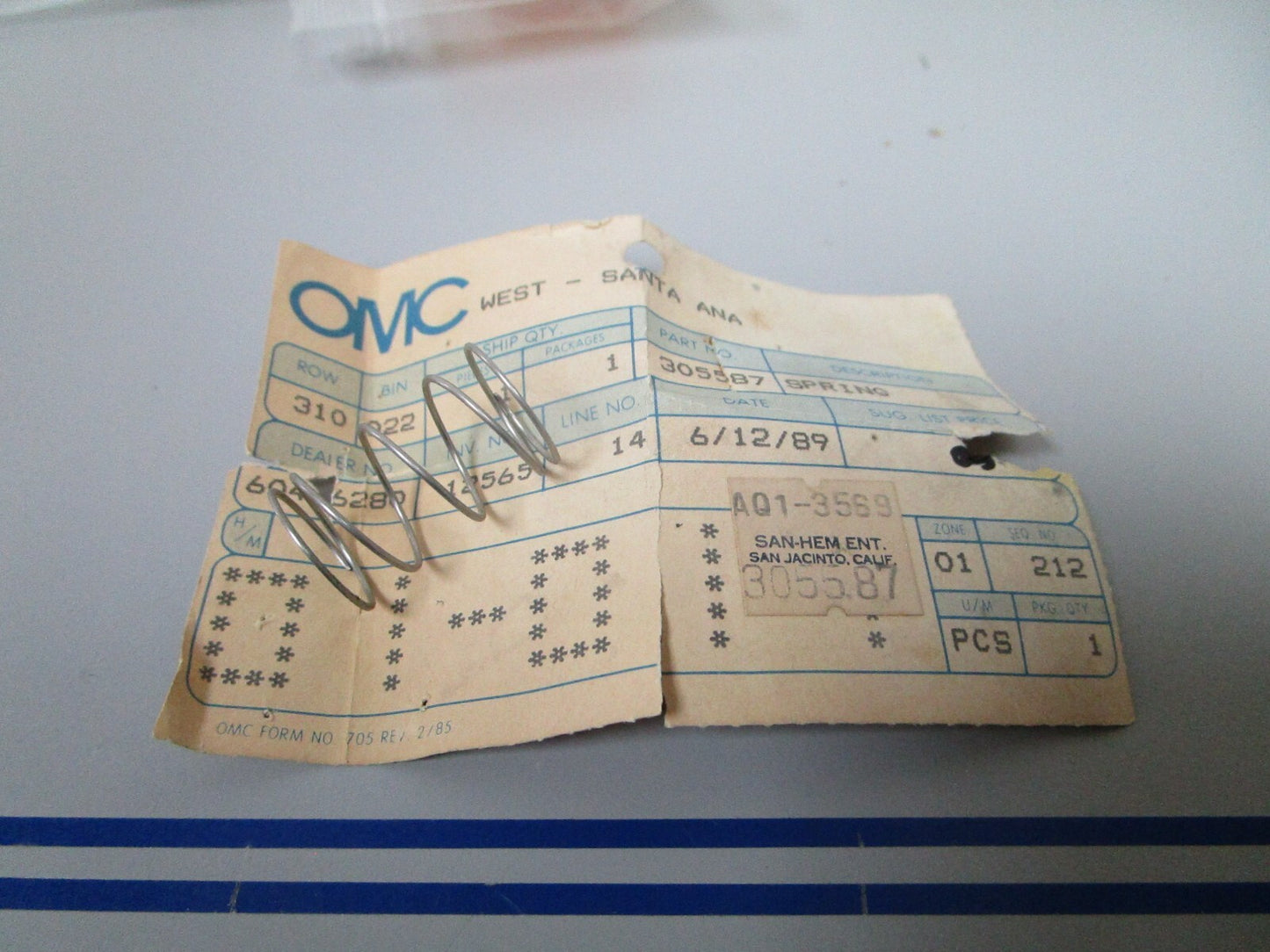 *NEW OEM* 0810 OMC Johnson Evinrude Spring 305587 0305587