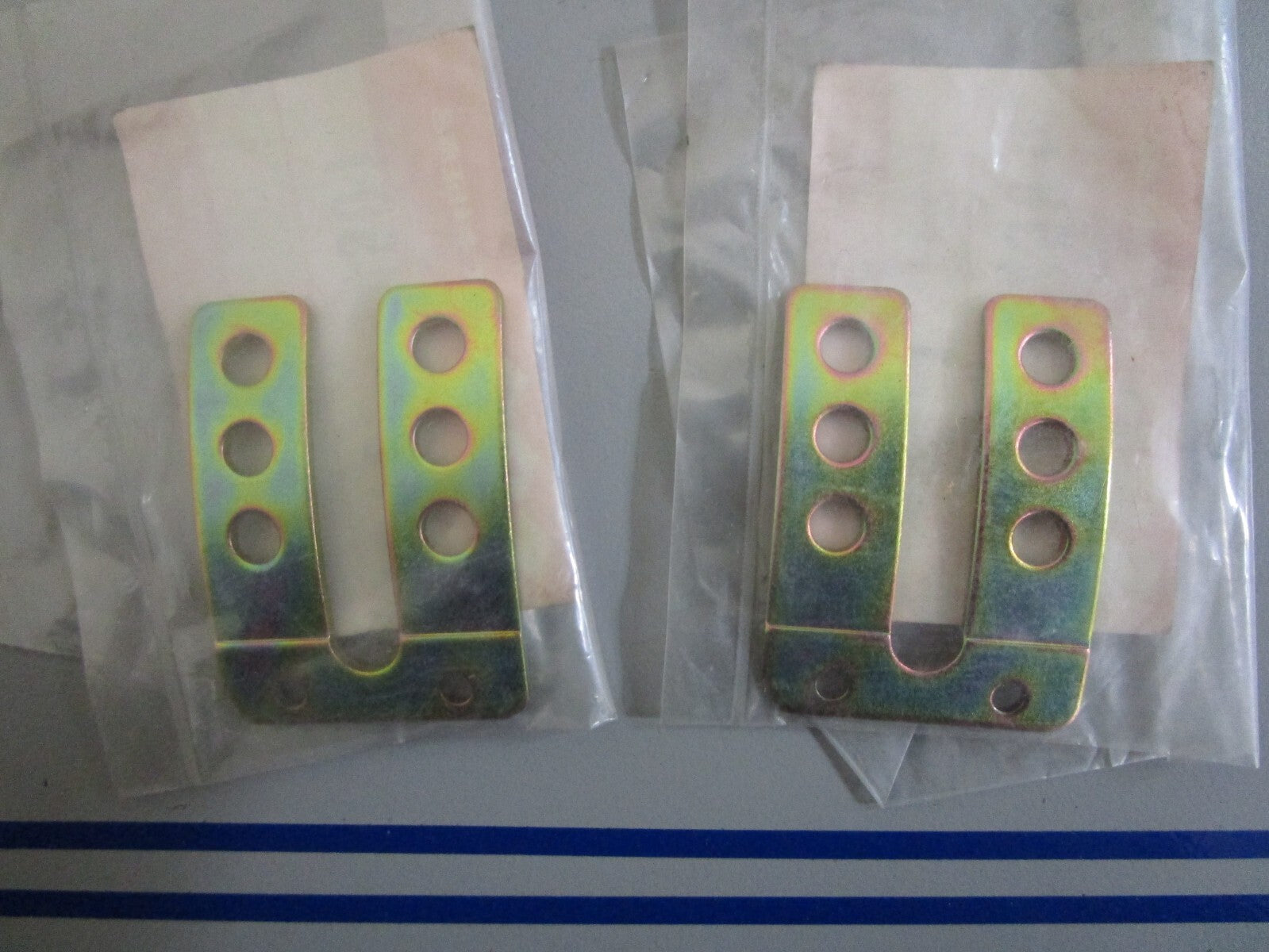 *NEW OEM* (LOT OF 2) 0810 Suzuki Reed Valve Stopper 13152-94501