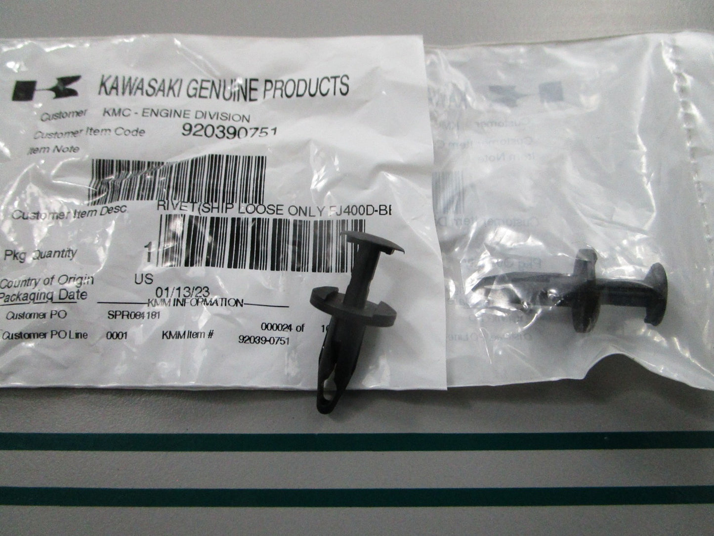 NEW OEM (LOT OF 2) 920390751 Kawasaki Rivet 0810