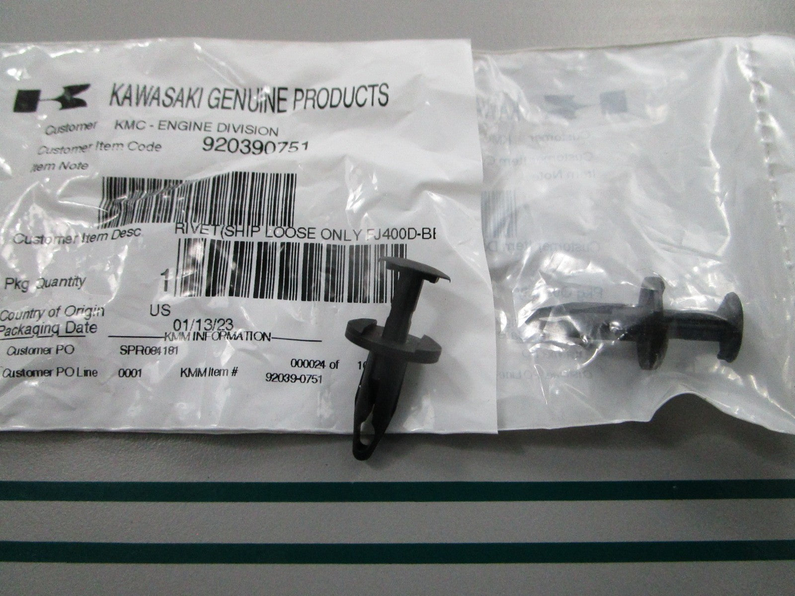 NEW OEM (LOT OF 2) 920390751 Kawasaki Rivet 0810