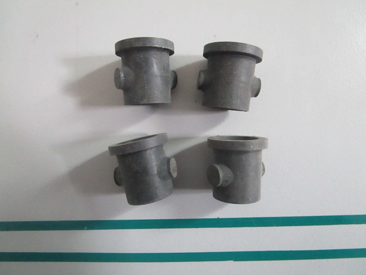 NEW OEM (LOT OF 4) 302497 0302497 OMC Johnson Evinrude Grommet 0820