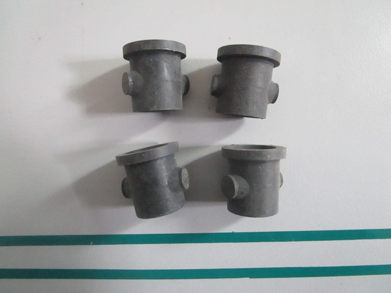 NEW OEM (LOT OF 4) 302497 0302497 OMC Johnson Evinrude Grommet 0820