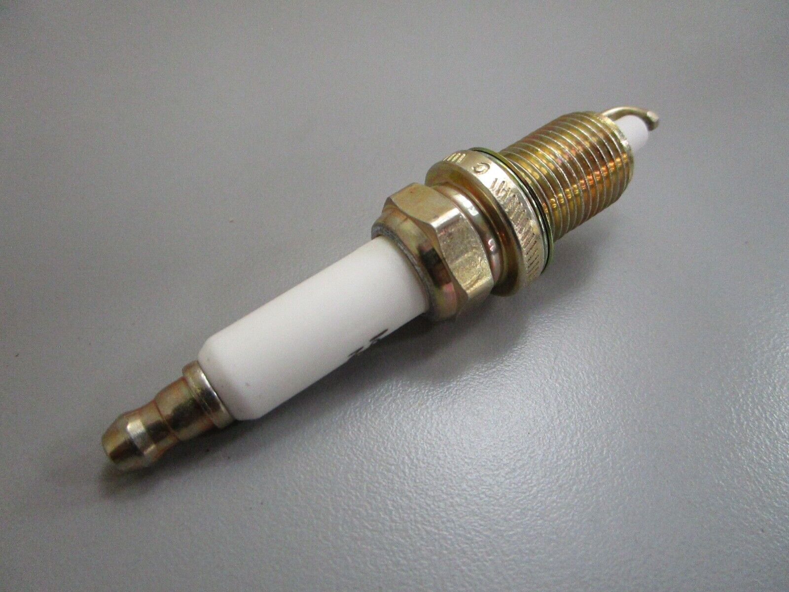 *NEW* 0820 Champion Spark Plug QC10WEPI 5010808