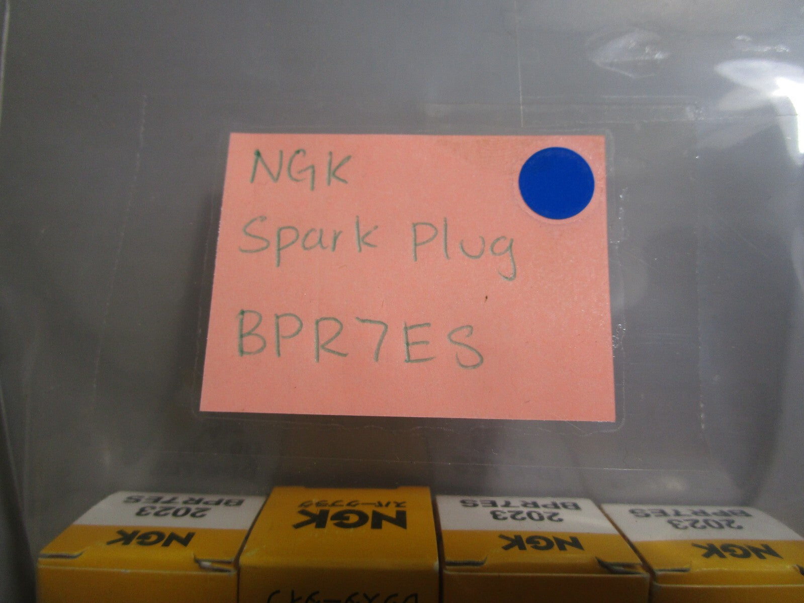 *NEW* (LOT OF 4) 0810 NGK Spark Plug BPR7ES