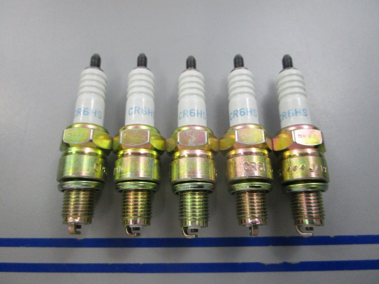 NEW (LOT OF 5) CR6HS NGK Spark Plug 0810