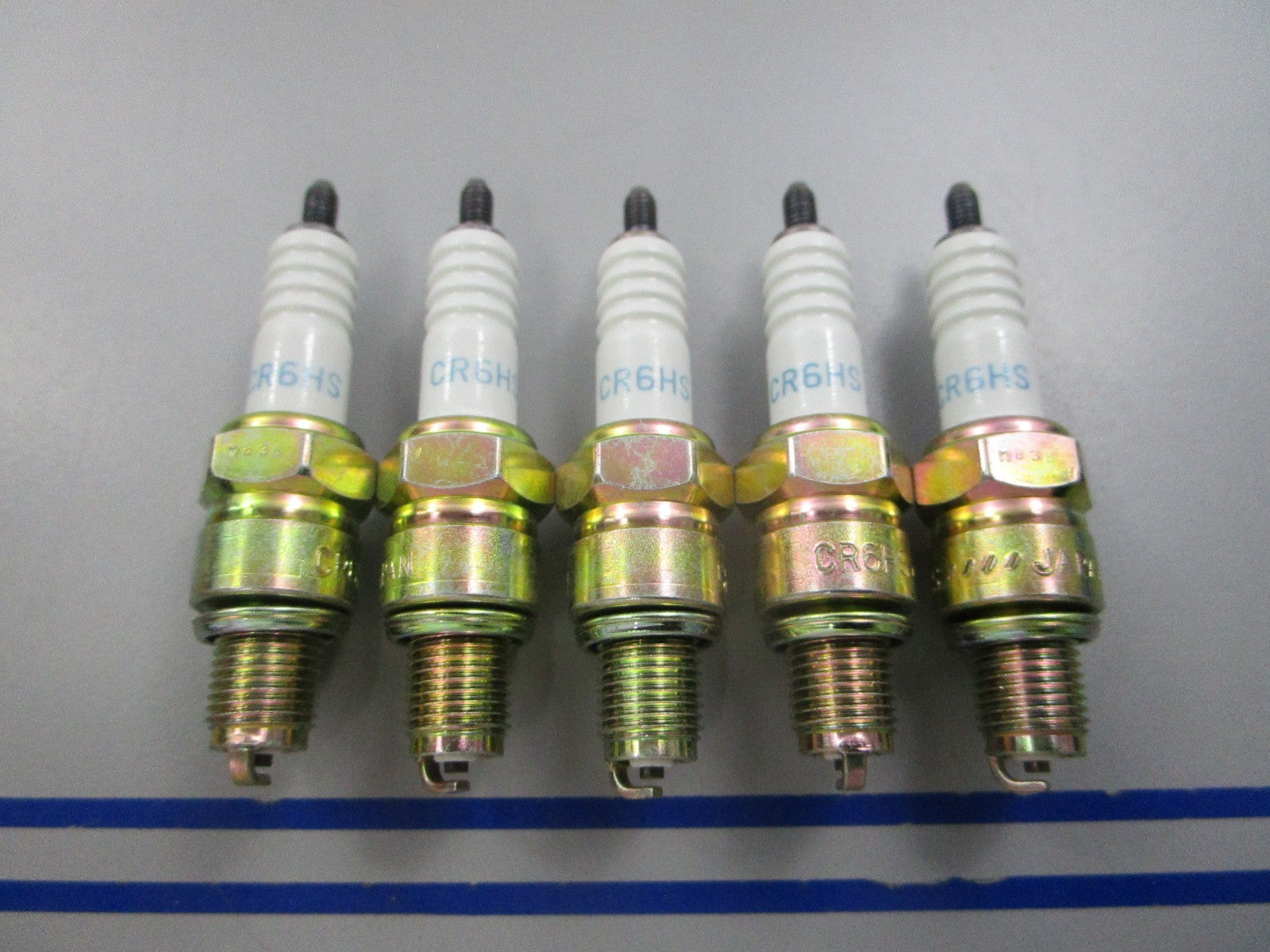 NEW (LOT OF 5) CR6HS NGK Spark Plug 0810