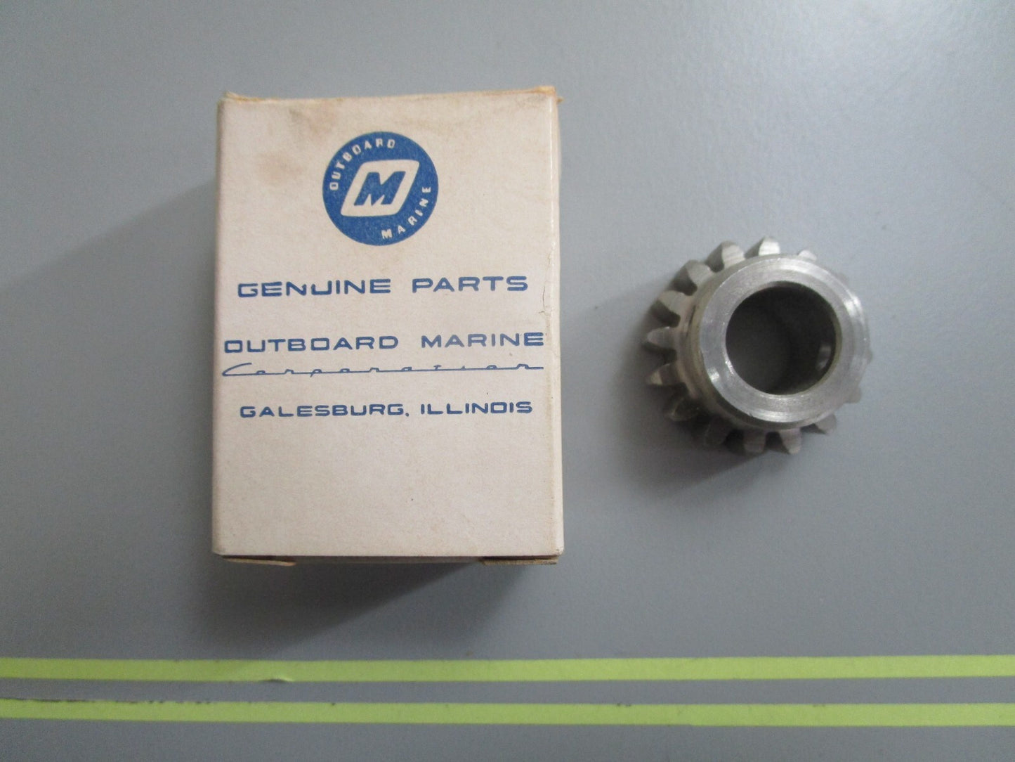 *NEW OEM* 0810 OMC Johnson Evinrude Worm Gear 308441 0308441