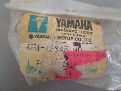 NEW OEM 6H1-43845-00-00 Yamaha Manual Release Screw 0820