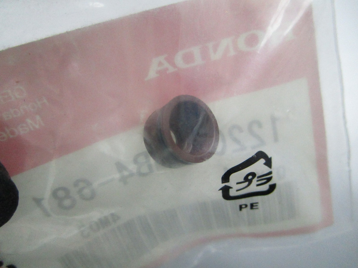 *NEW OEM* 0810 Honda Valve Stem Seal 12209-GB4-681