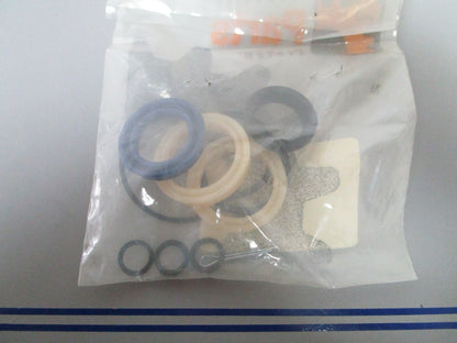 *NEW OEM* 0720 Crown Lift Cylinder Seal Kit 101377