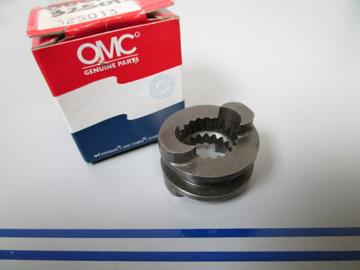 NEW OEM 325013 0325013 OMC Johnson Evinrude Clutch Dog 0720